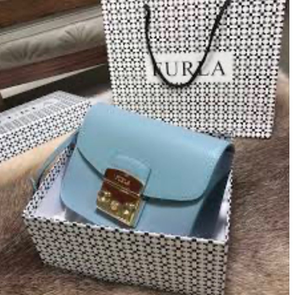 Furla Metropolis Mini Blue Leather Clutch/Crossbody Bag. MA100